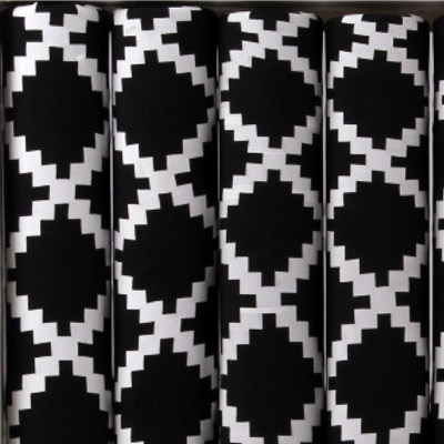 <b>Installazione optical</b>, 1971<br>tessuto nylon su cartone, teca in plexiglas<br>65 x 61 x 10 cm